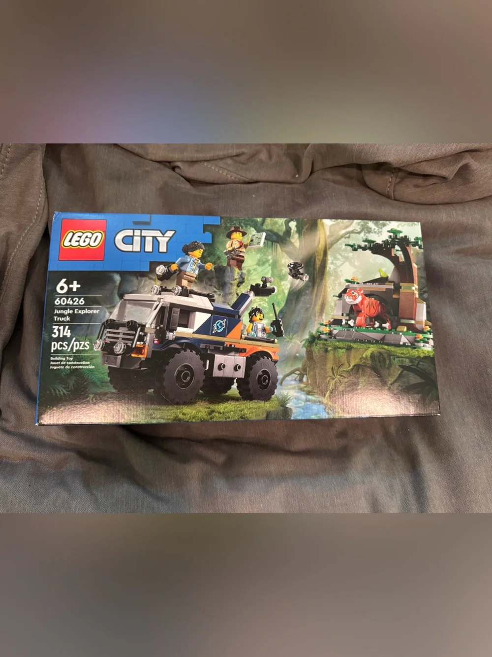 LEGO RETIRED City Jungle Explorer Off-Road Truck Playset NIB slightly damaged